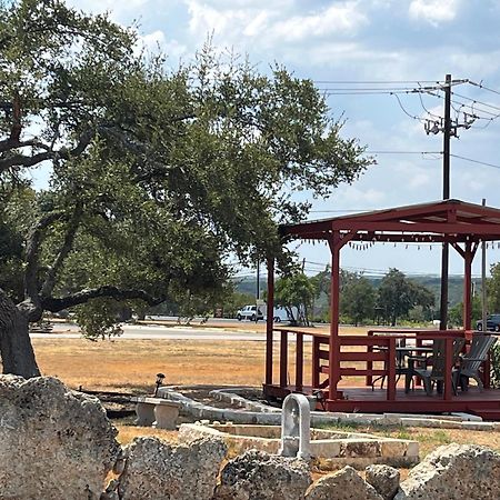 Outpost Motel Dripping Springs Exterior photo