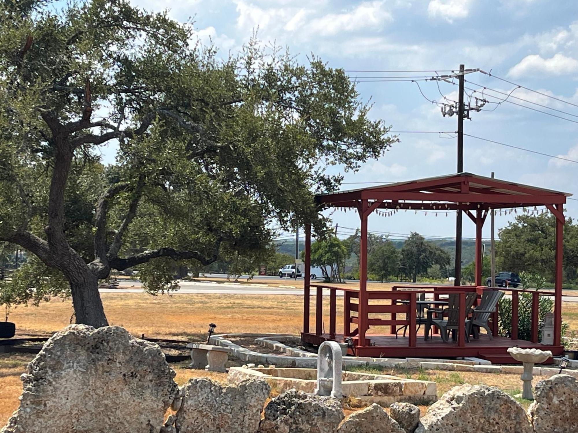 Outpost Motel Dripping Springs Exterior photo